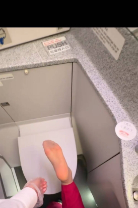 南航空姐厕所实拍裤装短丝