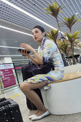 4K视频偶遇空姐下班超薄灰丝细高跟换鞋震撼 2个视频