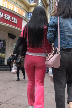 4K粉色运动套装知性街拍美女姐姐第三集 [901 MB]