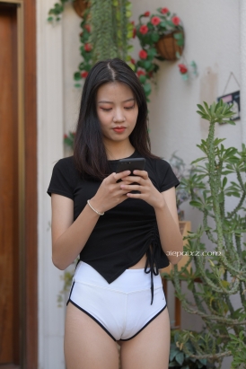 健身白短热裤小妹 【套图+视频】