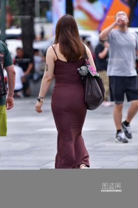 ★绛紫长裙美女