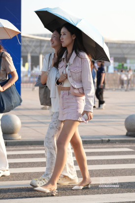 CQ车展篇-肉丝走路脚底板丝滑62P