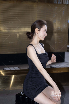 超级美腿高跟，抹胸裙美女--敏敏