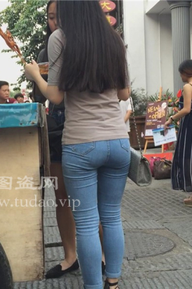 超级紧身蓝色牛仔圆臀小清新美女 [2.57 GB]