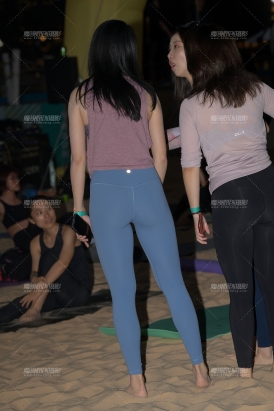 【街拍之魂赛帖】性感蓝色紧身