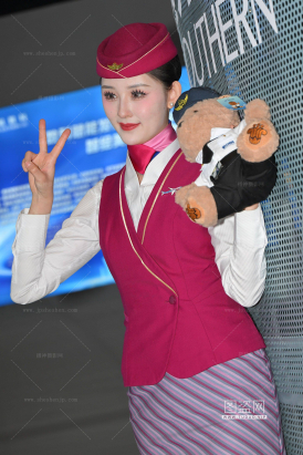 SH25-163-67√南航空姐-抱起小熊