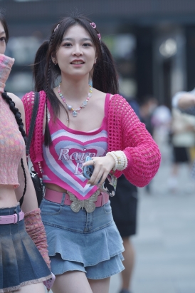 俏皮的时尚小姐姐230526-3-64P