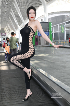 2532-2=215√裹胸紧身裤“丁”姐【套图➕视频】