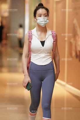 逛街偶遇瑜伽小妹