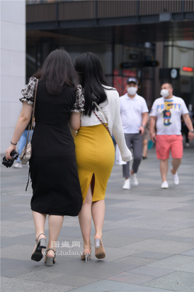 编码1901黄色针织紧身包臀裙