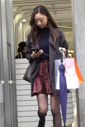 4K - 街拍黑丝美腿气质高颜值美女 [1.34 GB/MP4]