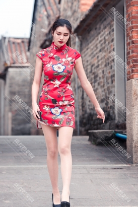 【婷婷】丝足春节特辑-极品丝足美腿高叉旗袍古村行